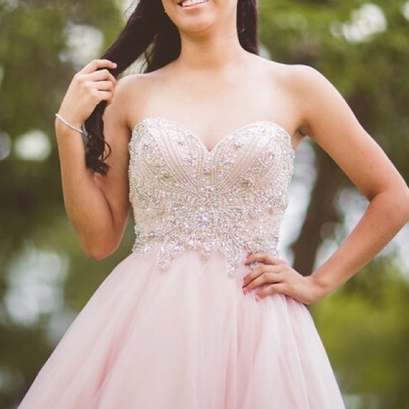 Beautiful XV or Sweet 16 Dress - Picture 2 of 6